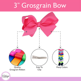 Barrette en grosgrain rose sur une tenue d'été