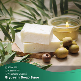 Base de savon glycérine EDSRDRUS sur une table de travail