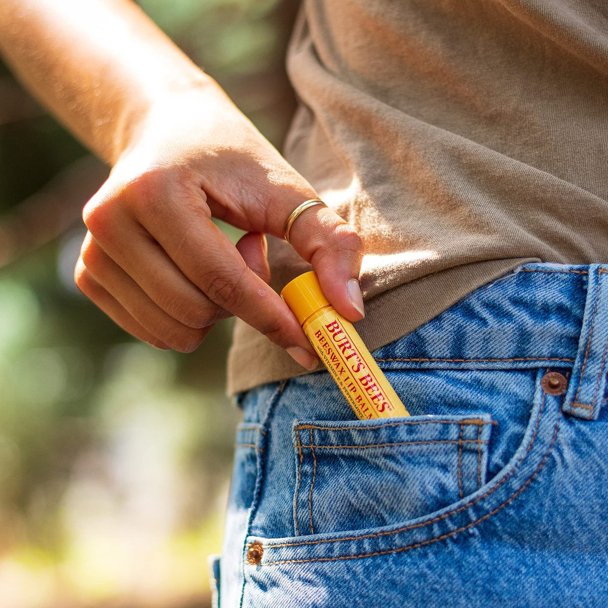 Baume à lèvres Burt's Bees et packaging