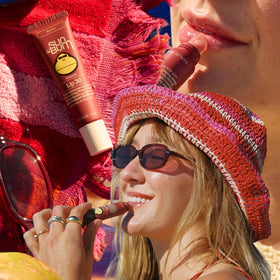 Baume à Lèvres Sun Bum SPF 30 avec noix de coco - ambiance de plage