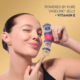 Baume à lèvres Vaseline Crème Brûlée avec étiquette visible