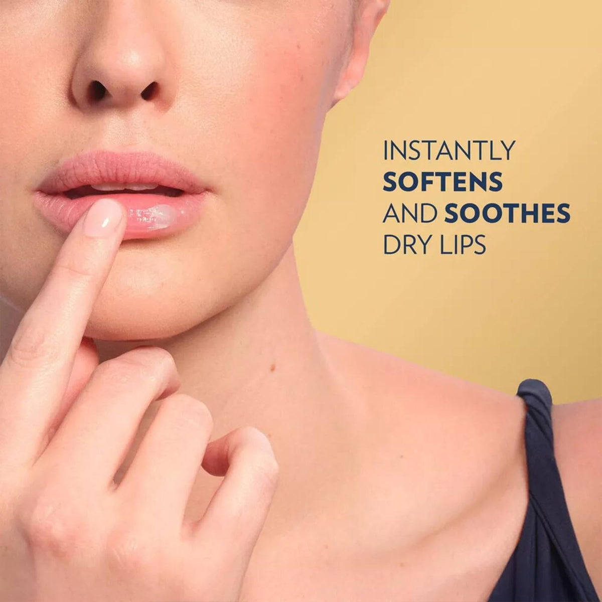 Baume à lèvres Vaseline Crème Brûlée en utilisation