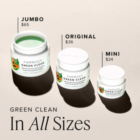 Baume démaquillant Farmacy Green Clean avec une serviette