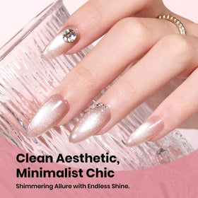 beetles Gel Vernis Cat Eye teinte violet clair sur ongles