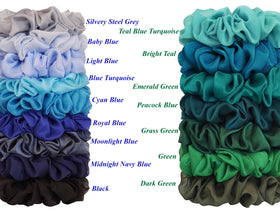 Big Scrunchies Moonlight Blue sur cheveux mi-longs