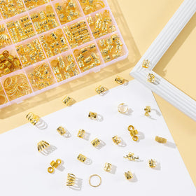 Bijoux capillaires dorés en différentes formes et tailles