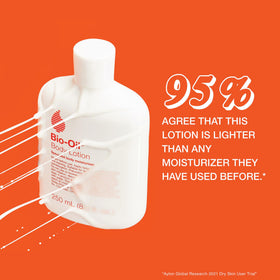 Bio-Oil Lotion Hydratante Corps 200g avec gouttes sur peau