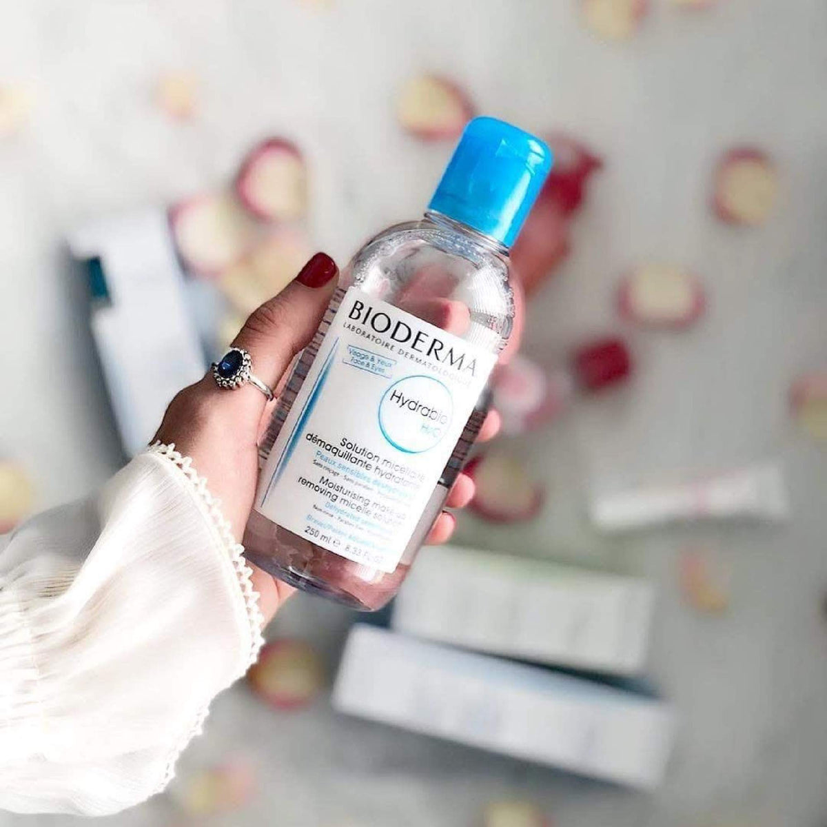 Bioderma Hydrabio H2O sur table de toilette