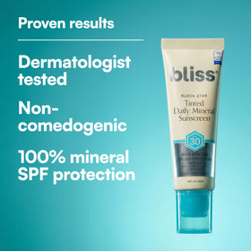 Bliss Block Star crème solaire teintée minérale SPF 30 application sur le visage