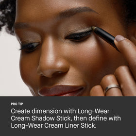 Bobbi Brown Long-Wear Cream Liner Stick Aubergine avec un regard smoky