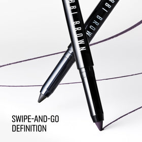 Bobbi Brown Long-Wear Cream Liner Stick Aubergine en application sur la main