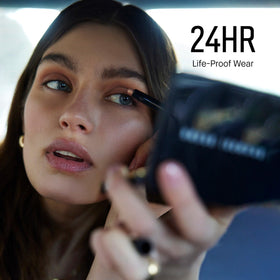 Bobbi Brown Long-Wear Cream Shadow Stick Taupe application sur la main