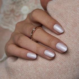 Boîte de rangement comprenant des faux ongles CurvLife et accessoires