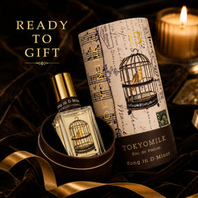 Boîte décorative de TOKYOMILK Eau de Parfum avec design floral
