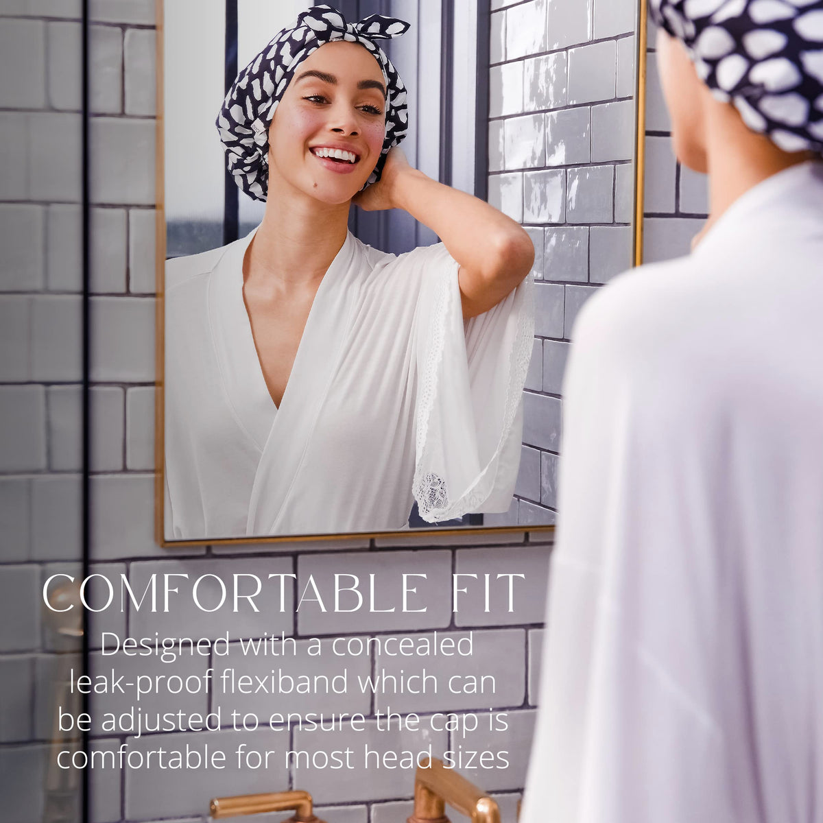 Bonnet de douche GRACE & COMPANY porté sur une tête avec cheveux longs