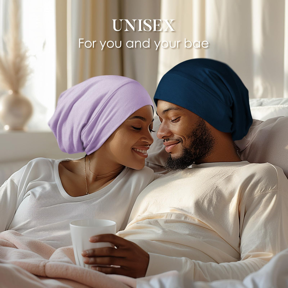 Bonnet de nuit en soie LULUSILK lavande sur une table