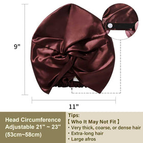 Bonnet en soie ZIMASILK posé sur une table, éclairage doux