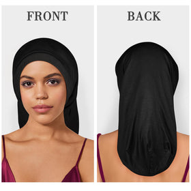 Bonnet long en satin Fittia sur un fond neutre