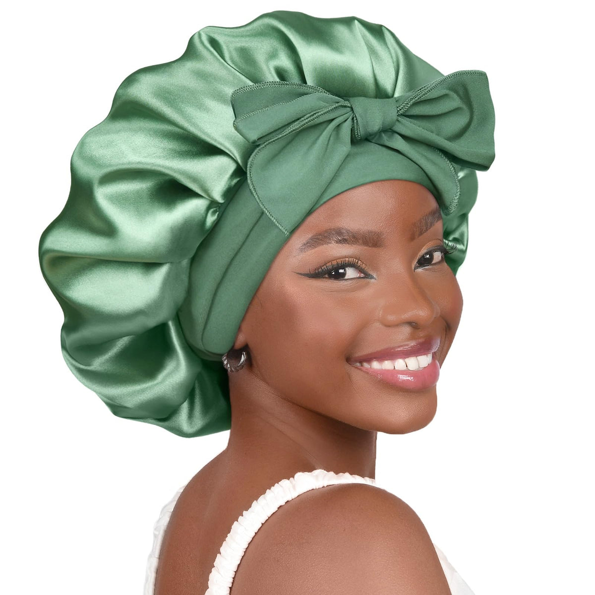 Bonnet satin ajustable YANIBEST couleur sage vue de face