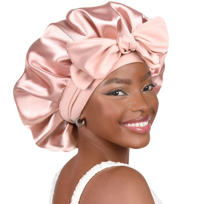 Bonnet satin ajustable YANIBEST en rose, vue de face