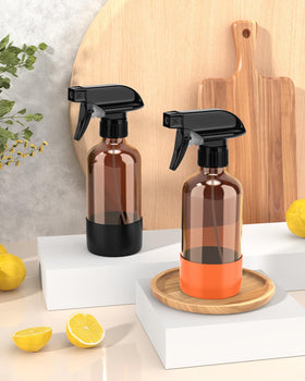 Bontip bouteille spray ambré et orange face à une plante