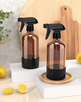 Bontip bouteille spray en verre ambre avec vue rapprochée sur la housse en silicone