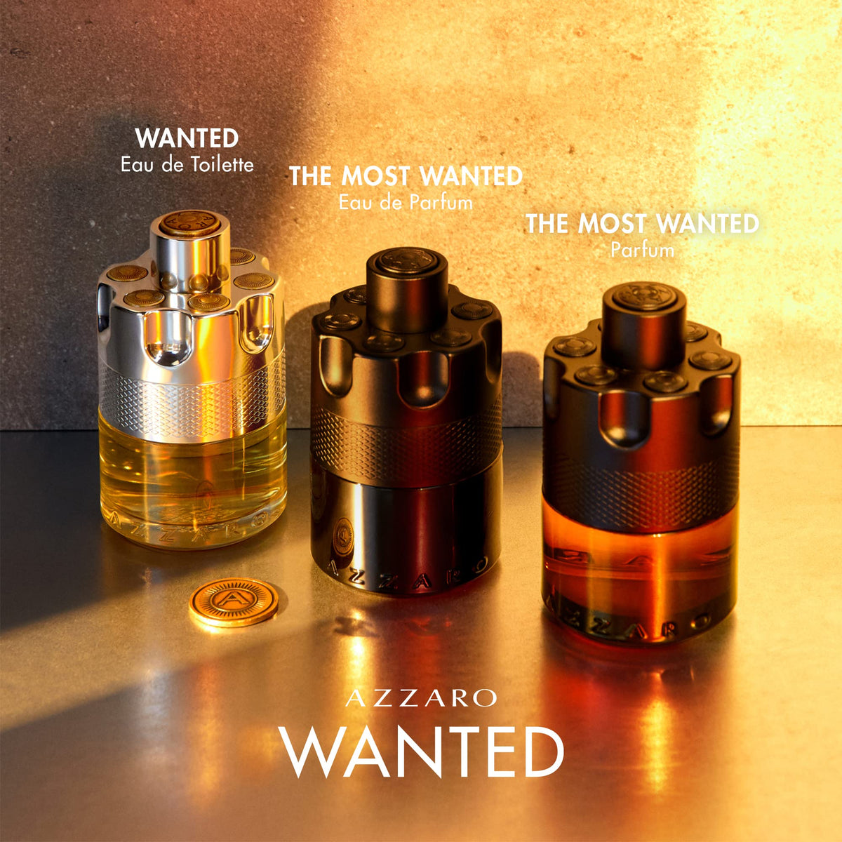 Bouteille d'Azzaro The Most Wanted sur un bureau