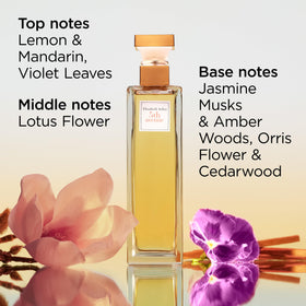 Bouteille d'Eau de Parfum Elizabeth Arden 5th Avenue mise en scène