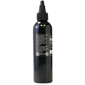 Bouteille d'encre Nighthawk 4oz sur une table de tatouage