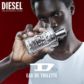 Bouteille de Diesel D Eau de Toilette sur un fond élégant