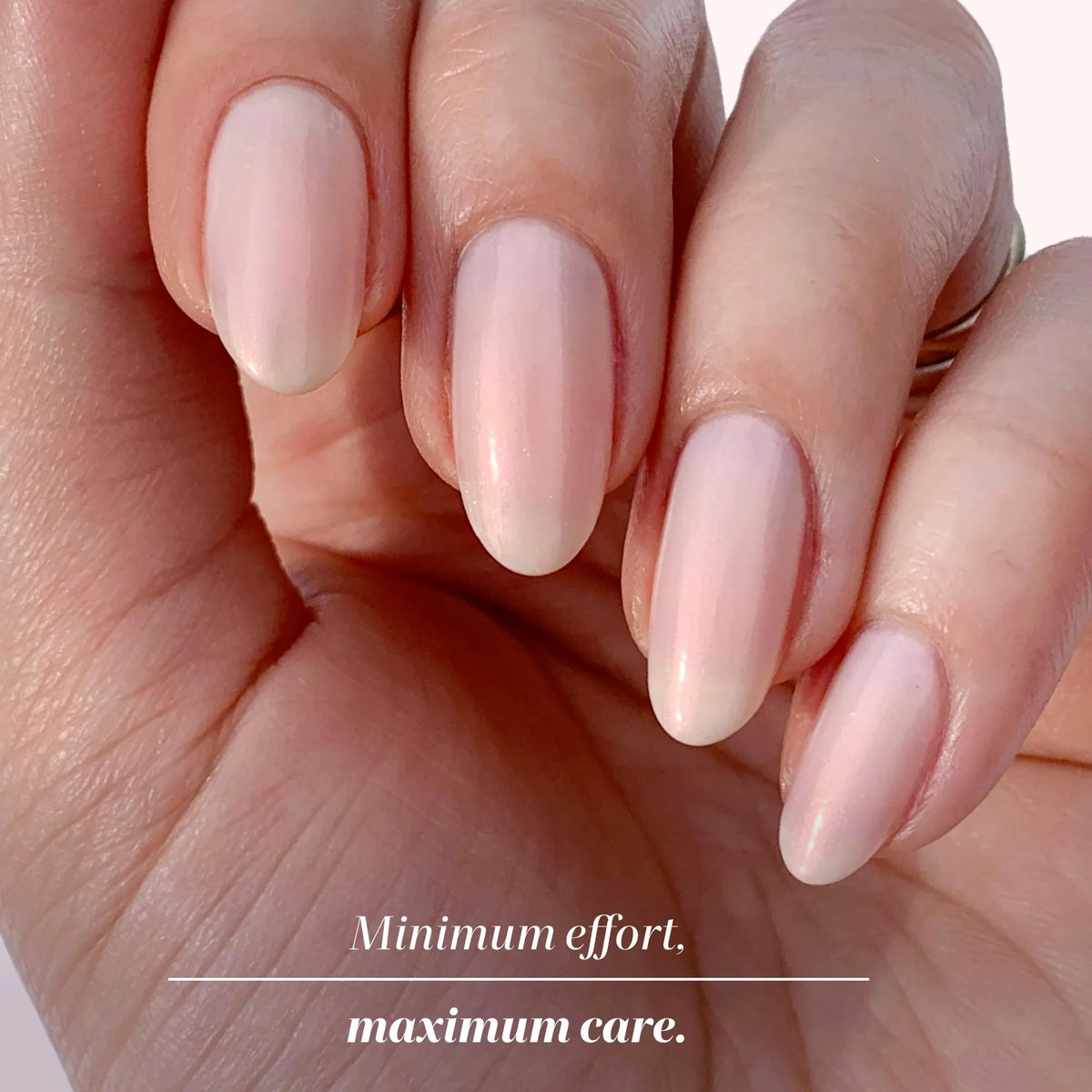 Bouteille de LONDONTOWN kur Concealer à Ongles Illuminant avec arrière-plan flou