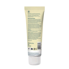 Bouteille de lotion corporelle ATTITUDE dans un cadre de salle de bain