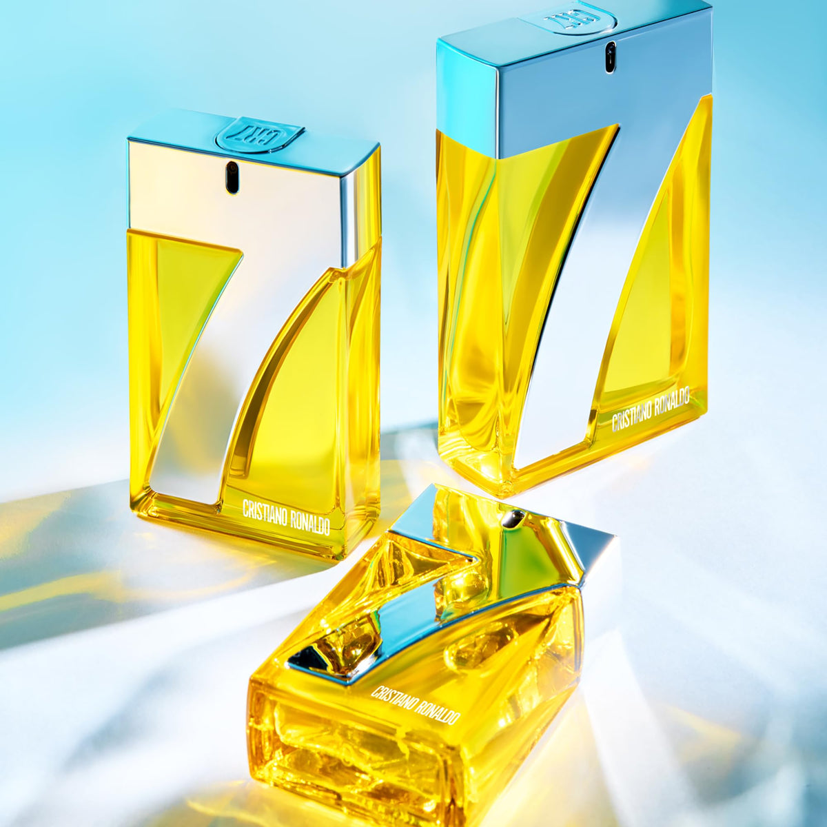 Bouteille de parfum CR7 Discover avec son packaging élégant