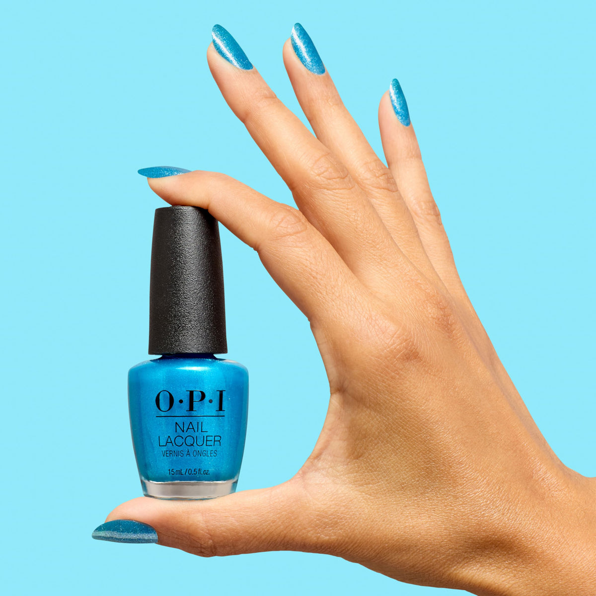 Bouteille de vernis à ongles OPI Sky Blue's the Limit, vue latérale