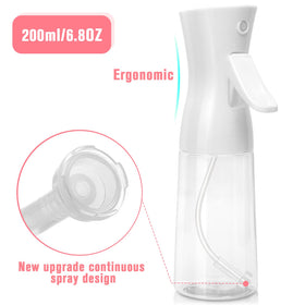 Bouteille spray Apidgrowth posée sur une surface avec plantes