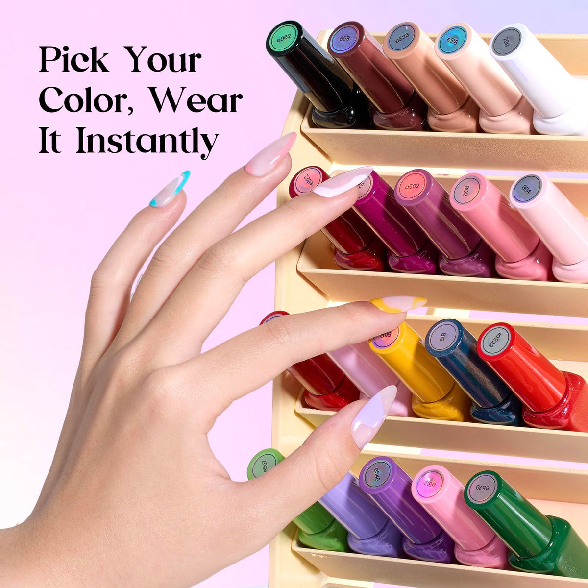 Bouteilles de vernis à ongles en couleurs pastel