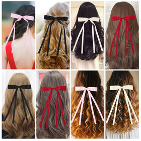 Bows à Cheveux WORTL en beige sur un chignon élégant