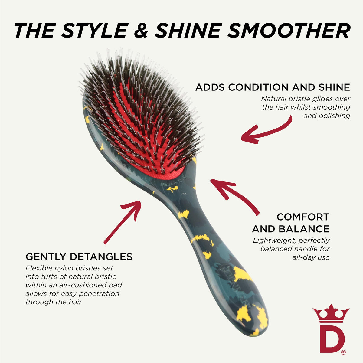 Brosse à cheveux Denman D81M sur une coiffeuse avec divers produits de soin capillaire