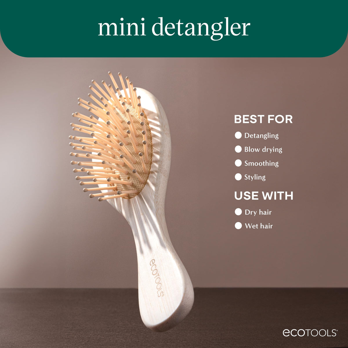 Brosse à cheveux EcoTools Mini Démêleur dans un sac de voyage