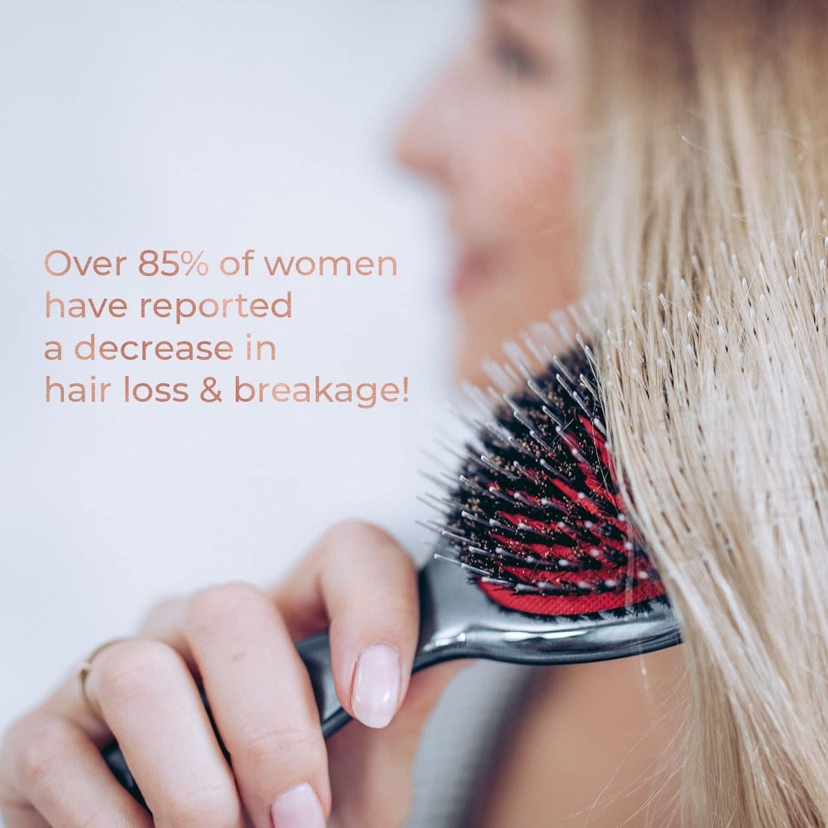 Brosse à cheveux MIŠEL avec cheveux démêlés