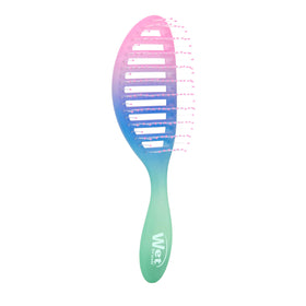 Brosse à Cheveux Wet Brush Speed Dry en usage sur des cheveux bouclés