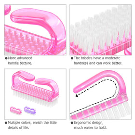 Brosse à ongles Larbois dans une trousse de voyage