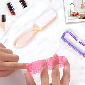 Brosse à Ongles MODENGKONGJIAN colorée sur un fond neutre