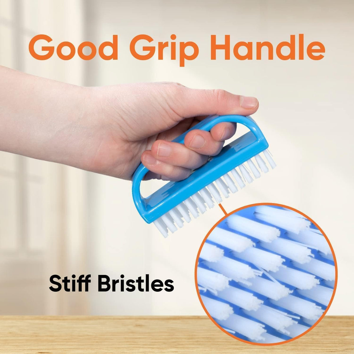 Brosse à ongles Superio dans une trousse de voyage