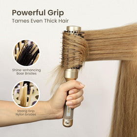 Brosse AIMIKE utilisée sur des cheveux longs pour le séchage