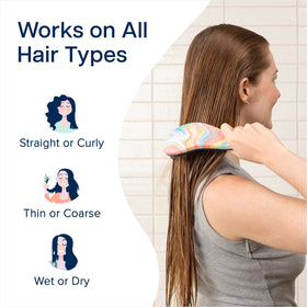 Brosse Crave Naturals en utilisation sur des cheveux mouillés