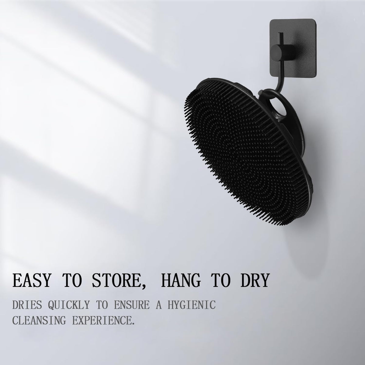 Brosse de douche INNERNEED en silicone avec logo visible