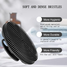 Brosse de douche INNERNEED en silicone sur un fond neutre