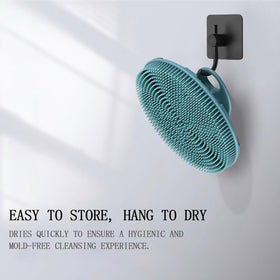 Brosse de douche INNERNEED tenue en main avec un design ergonomique