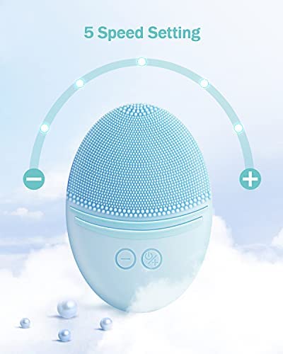 Brosse de nettoyage EZBASICS en utilisation pendant un massage facial